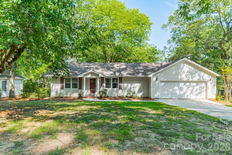 1077 Shore Dr, Lancaster, SC 29720