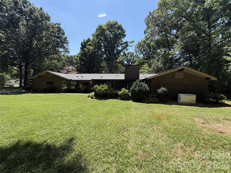 107 Augusta Dr, Statesville, NC 28625