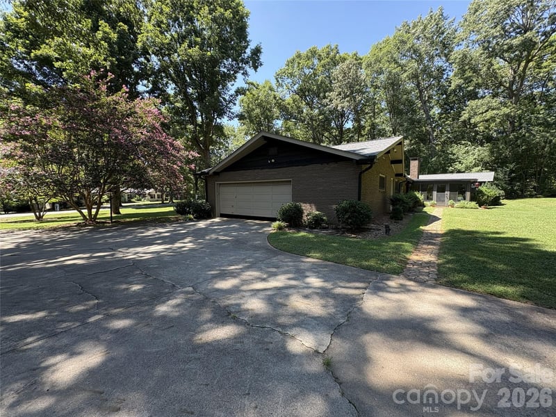 107 Augusta Dr, Statesville, NC 28625
