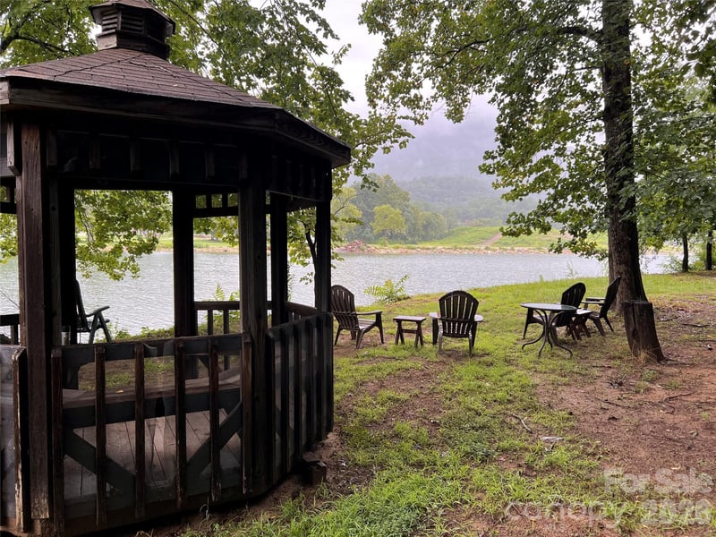 167 Sheridan Ln, Lake Lure, NC 28746