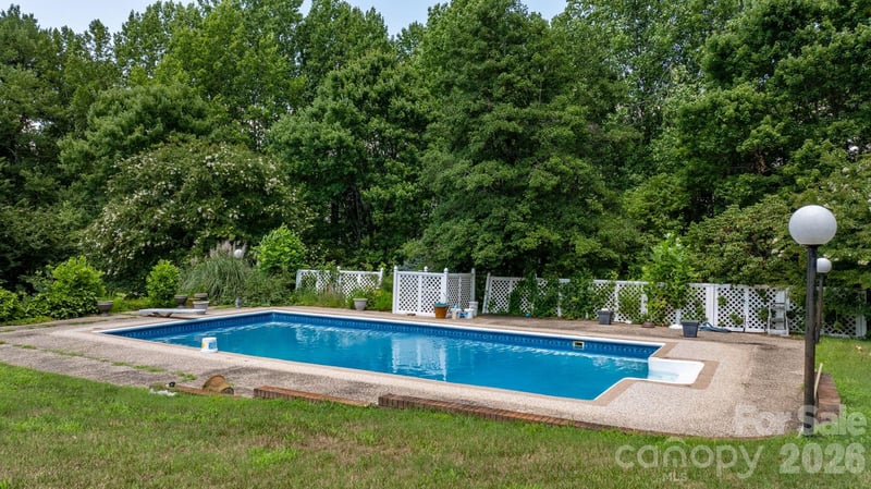 1335 36th Avenue Dr #20-27/D, Hickory, NC 28601