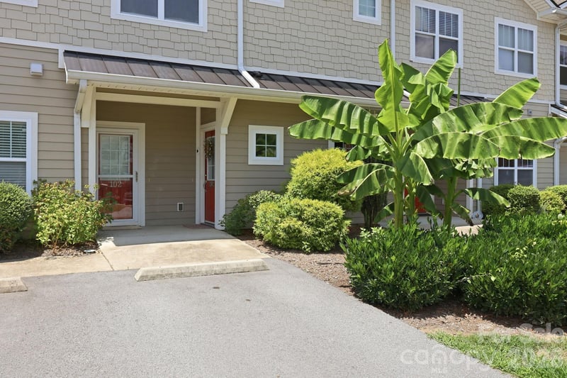 123 Foxden Dr #202, Fletcher, NC 28732