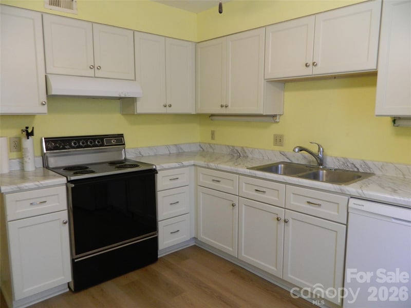 4902 Spring Lake Dr, Charlotte, NC 28212