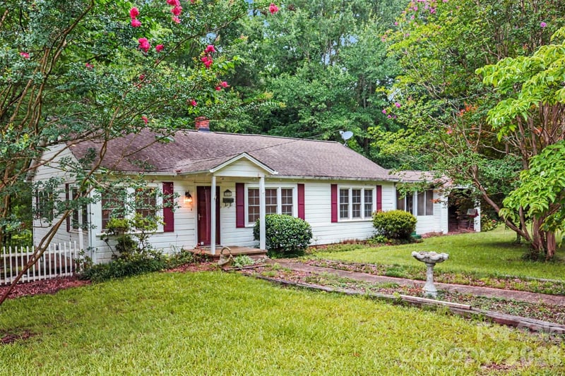 515 Hill St, Dallas, NC 28034