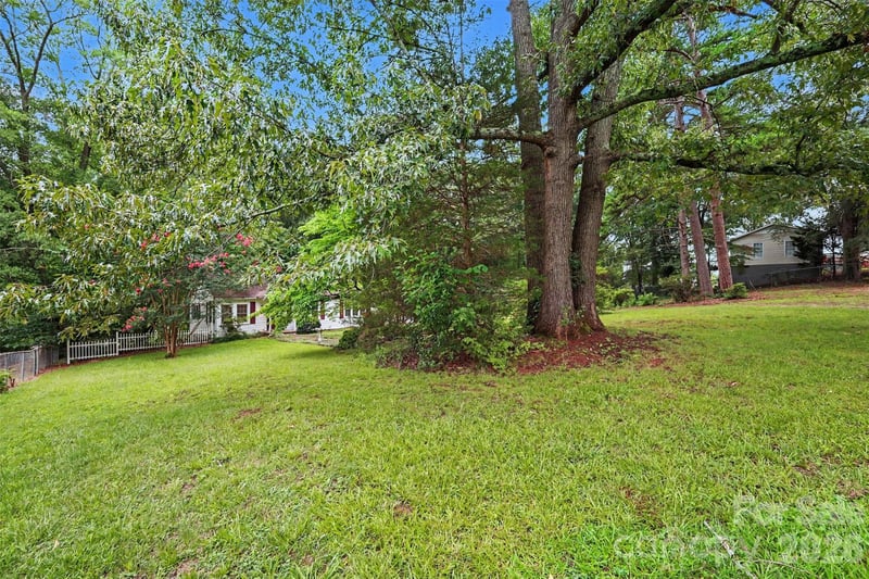 515 Hill St, Dallas, NC 28034