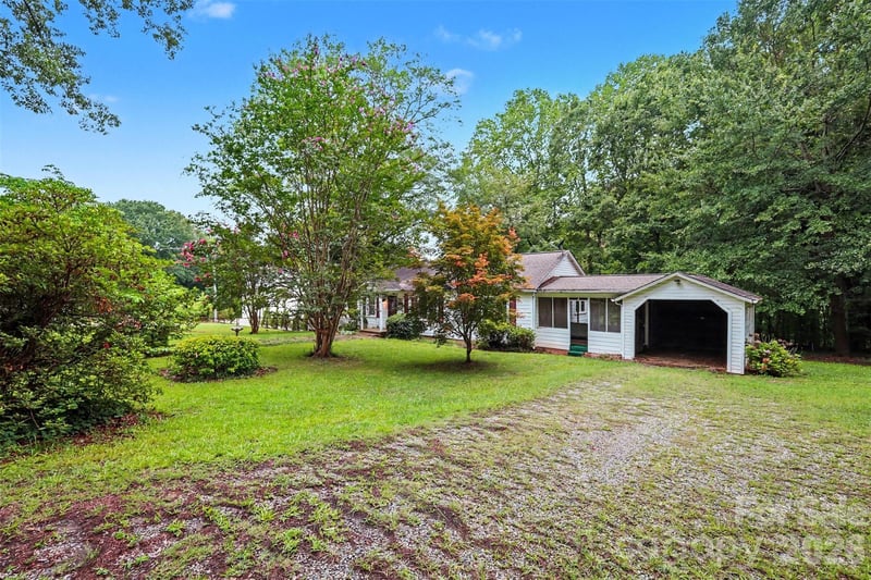 515 Hill St, Dallas, NC 28034