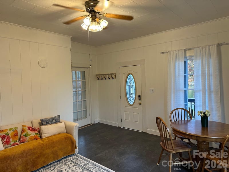 302 Catawba Ave, Hickory, NC 28601