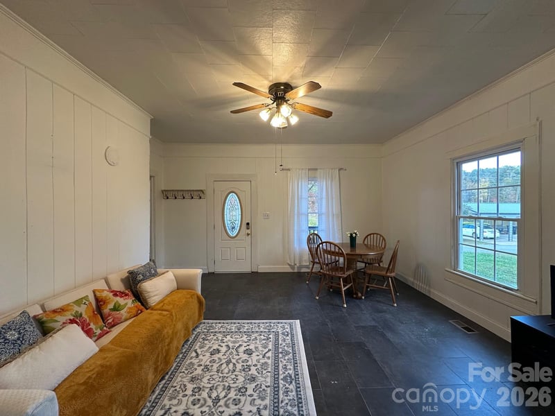 302 Catawba Ave, Hickory, NC 28601