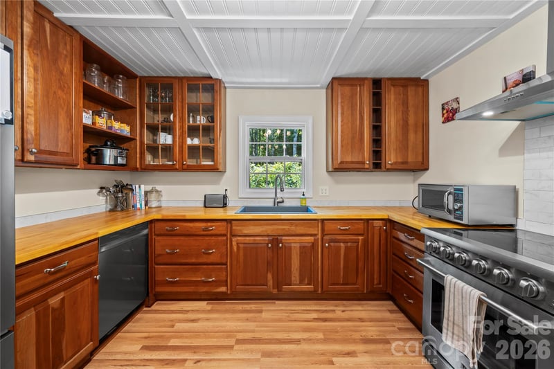 2879 Chandler Creek Rd, Mars Hill, NC 28754