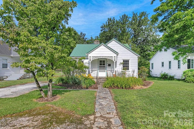 105 Parkview Dr, Brevard, NC 28712