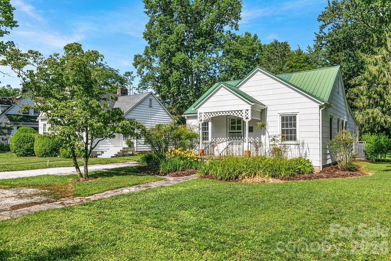 105 Parkview Dr, Brevard, NC 28712