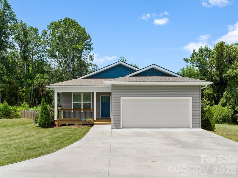 201 Mapleton Dr, East Flat Rock, NC 28726