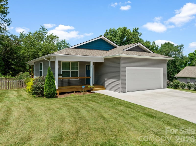 201 Mapleton Dr, East Flat Rock, NC 28726