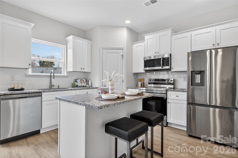 5230 Hickory Ln, Charlotte, NC 28216