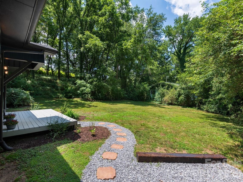 78 Travis St, Clyde, NC 28721
