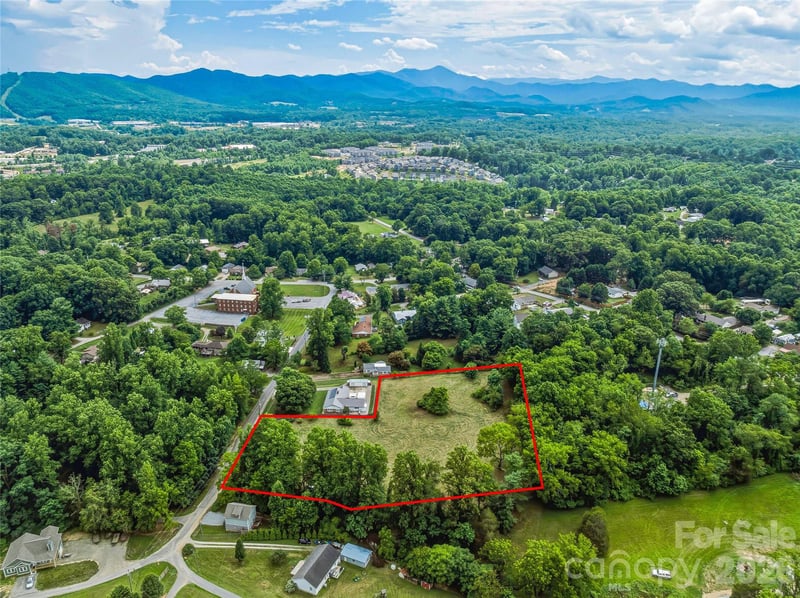 99999 Daniel Rd #3, Asheville, NC 28806