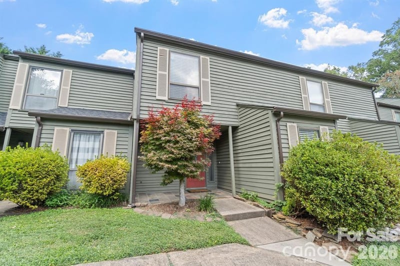 4340 Center St #403, Hickory, NC 28601
