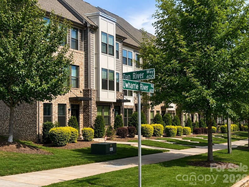 658 Uwharrie River Rd, Charlotte, NC 28211