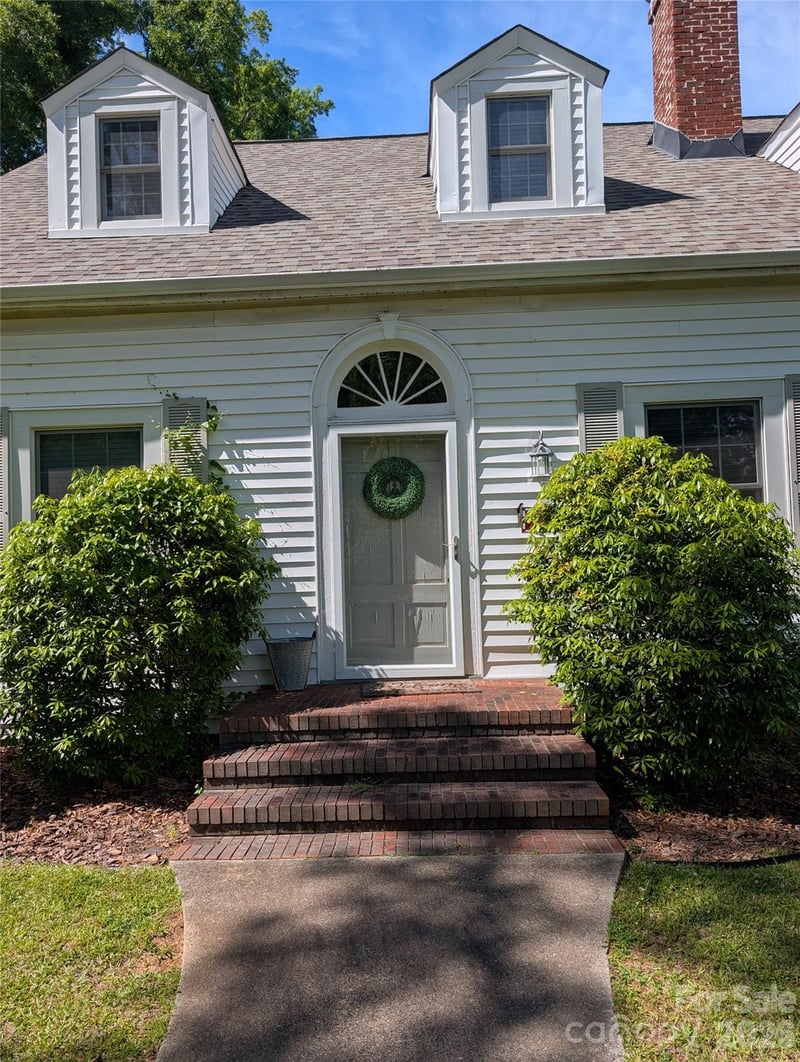 2 Hillcrest Dr, York, SC 29745