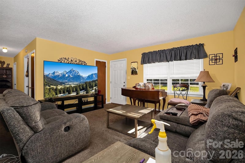 308 Pine St, Dallas, NC 28034
