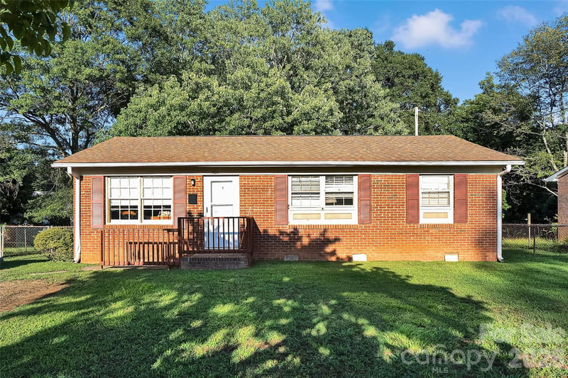 308 Pine St, Dallas, NC 28034