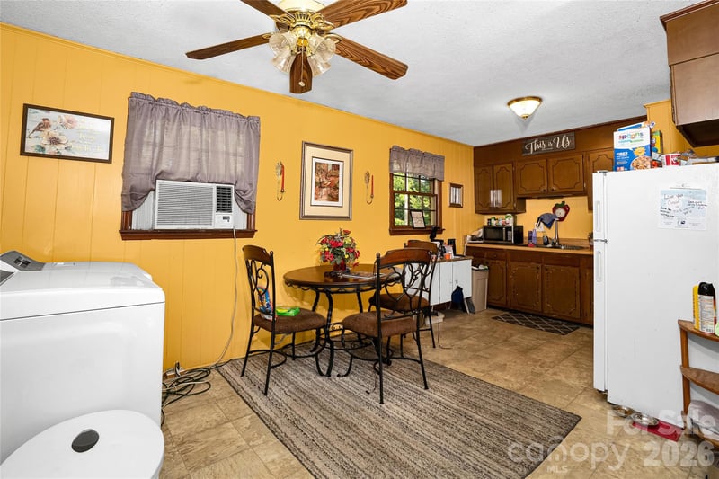 308 Pine St, Dallas, NC 28034