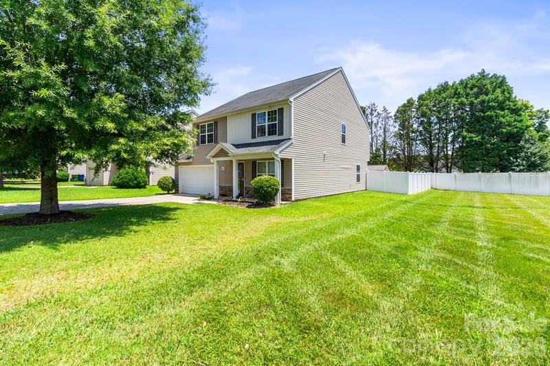 9224 Carrot Patch Dr, Charlotte, NC 28216