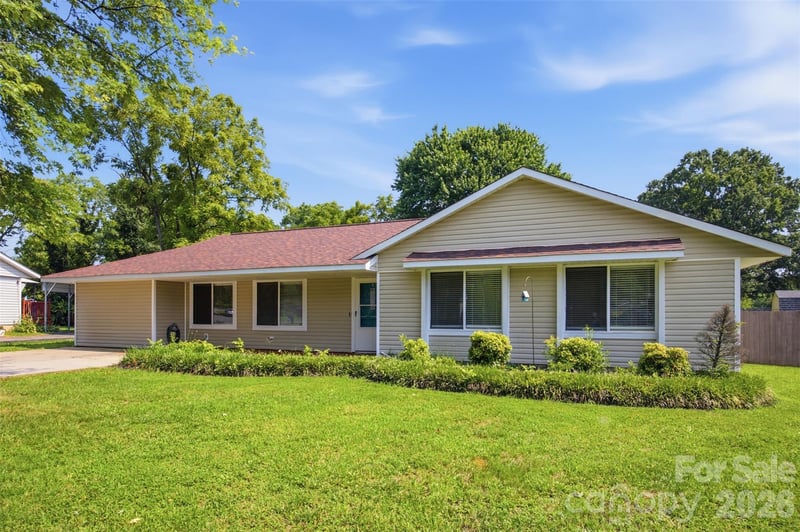 416 King John Cir, Gastonia, NC 28056