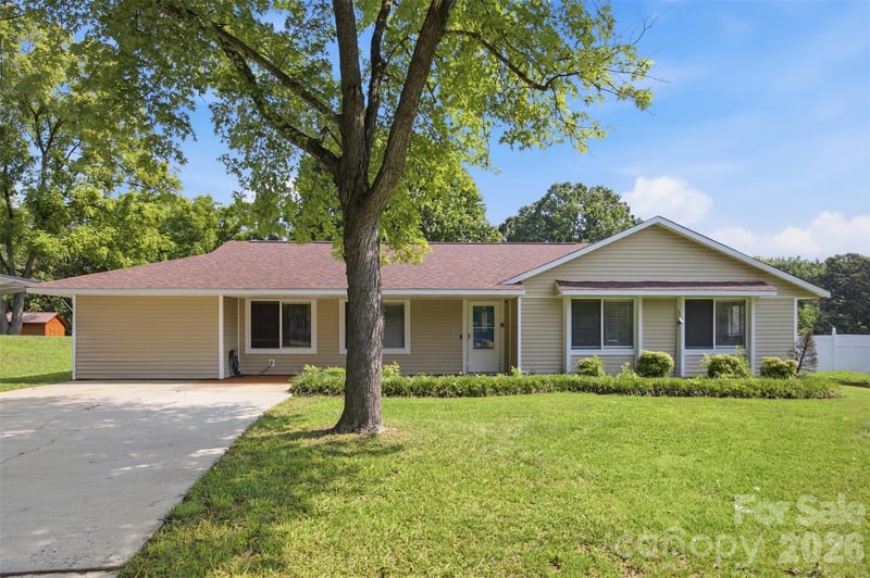 416 King John Cir, Gastonia, NC 28056