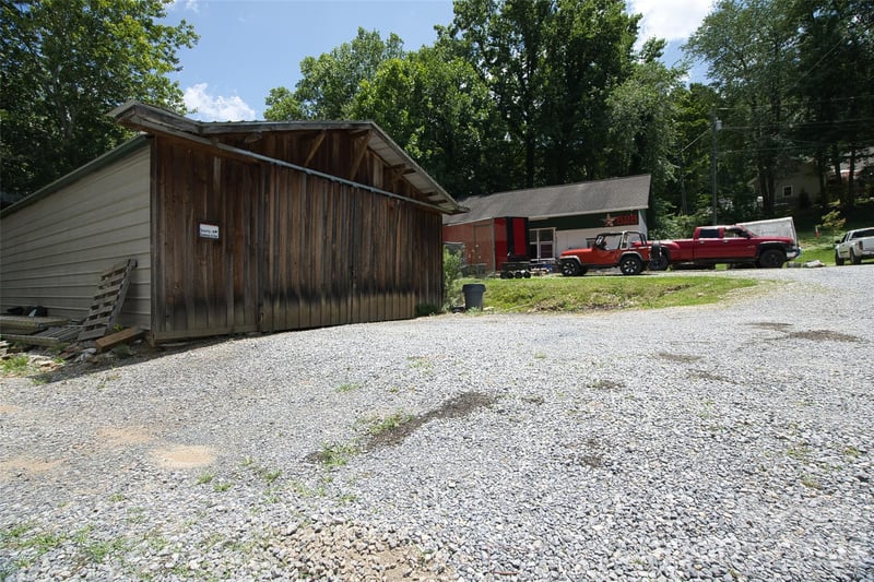 525 Soco Rd, Maggie Valley, NC 28751