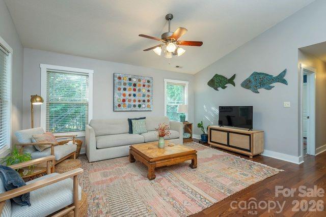 43 Flynn Branch Rd, Asheville, NC 28804