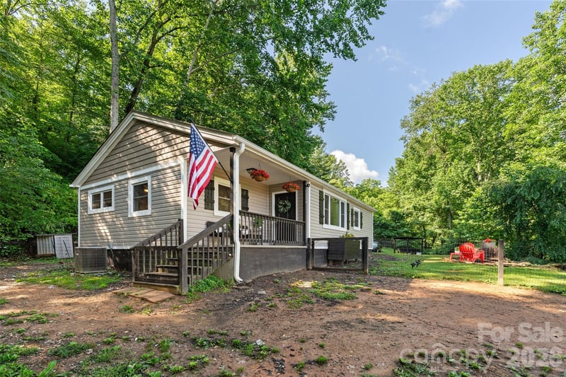1226 Newfound Rd, Leicester, NC 28748