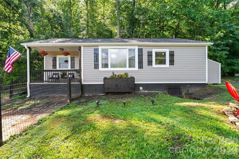 1226 Newfound Rd, Leicester, NC 28748