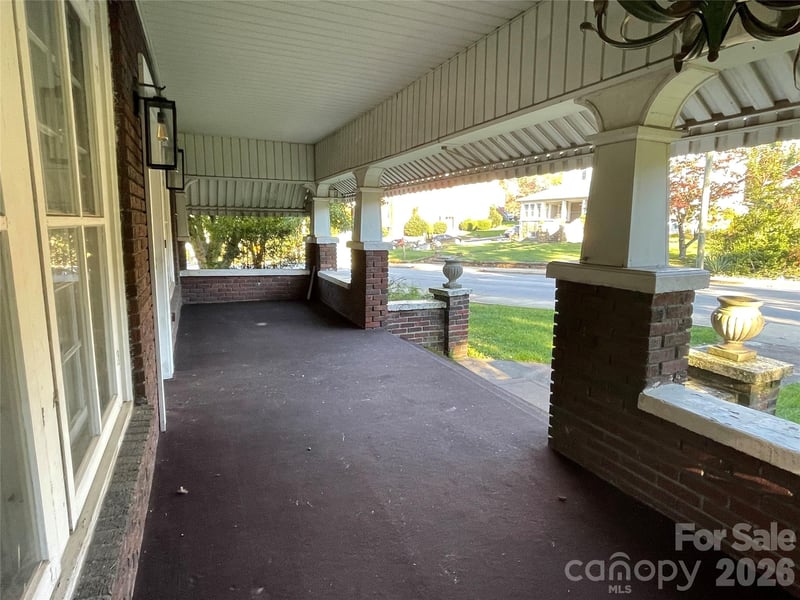 318 Academy St, Canton, NC 28716