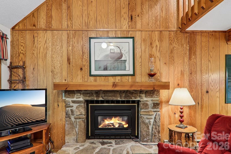 13 Lisa Ln, Maggie Valley, NC 28751