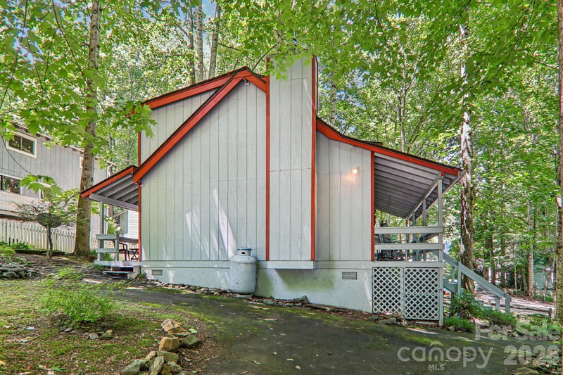 13 Lisa Ln, Maggie Valley, NC 28751