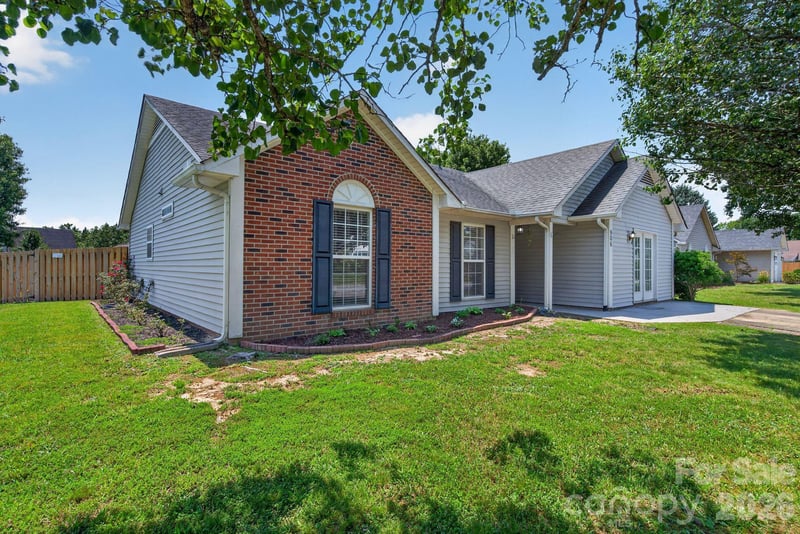 906 Woodhill Dr, Fletcher, NC 28732