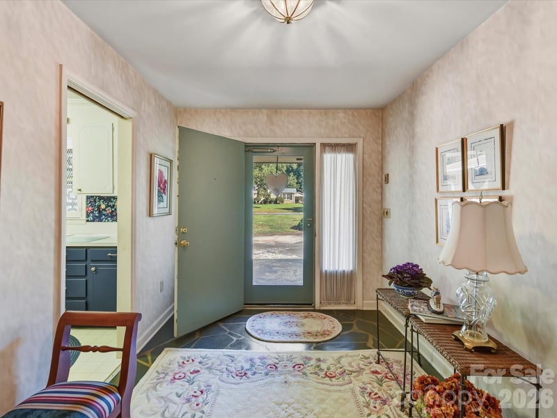 911 Lansdowne Rd, Charlotte, NC 28270