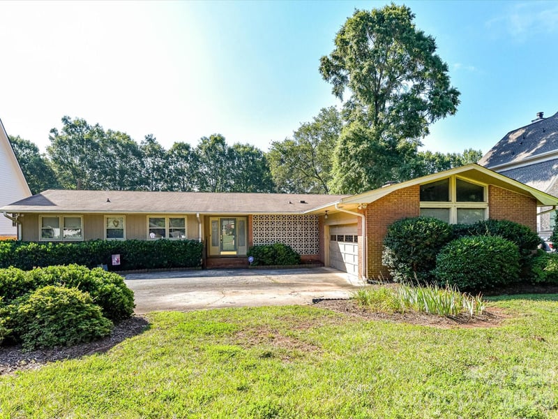 911 Lansdowne Rd, Charlotte, NC 28270