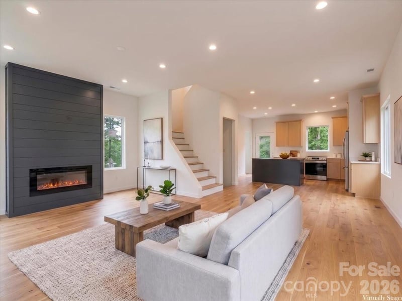 12 Weaver Hill Rd, Asheville, NC 28805
