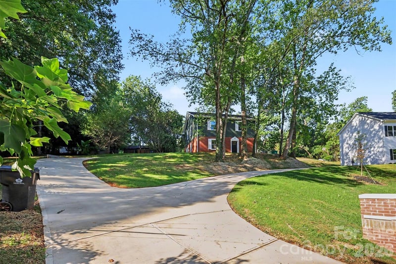 323 Whispering Pines Dr, Charlotte, NC 28217