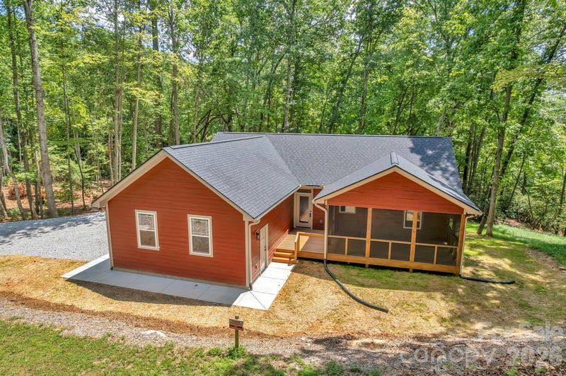 63 Abbey Ln, Hendersonville, NC 28739