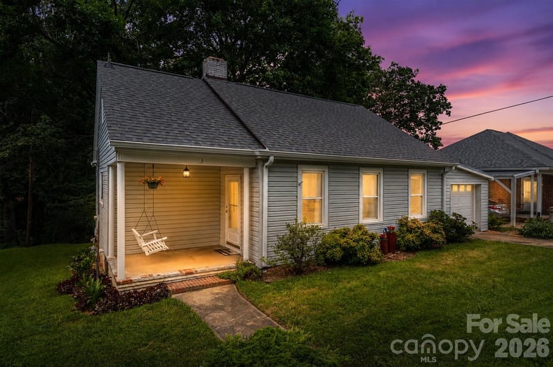 3 Enka Oak St, Candler, NC 28715
