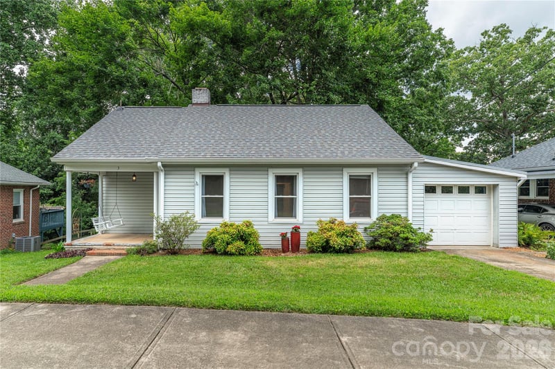 3 Enka Oak St, Candler, NC 28715