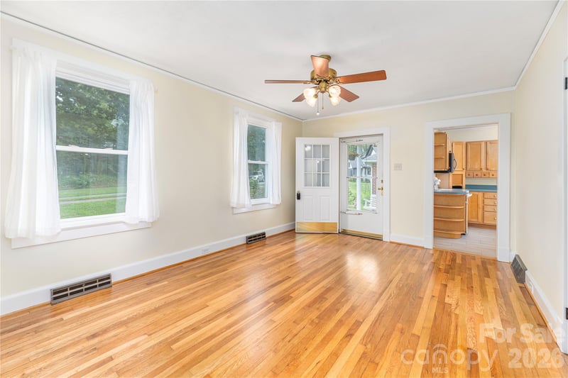 3 Enka Oak St, Candler, NC 28715
