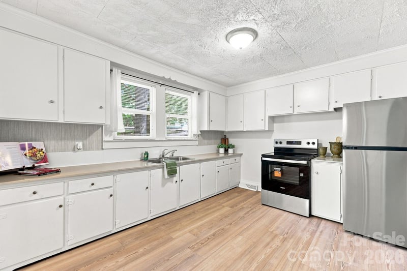 74 Pinecrest Dr, Concord, NC 28027