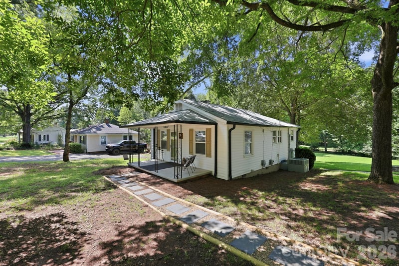 74 Pinecrest Dr, Concord, NC 28027