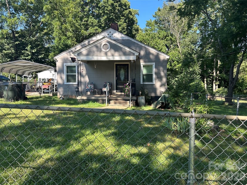 109 Pine St, Lowell, NC 28098