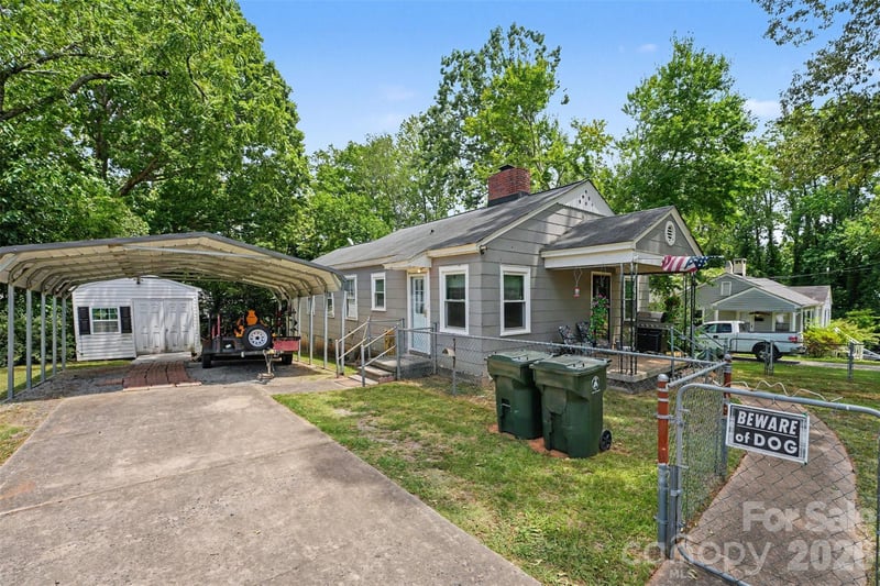 109 S Pine St, Lowell, NC 28098