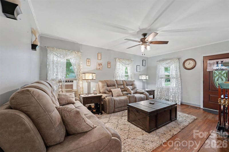 109 S Pine St, Lowell, NC 28098